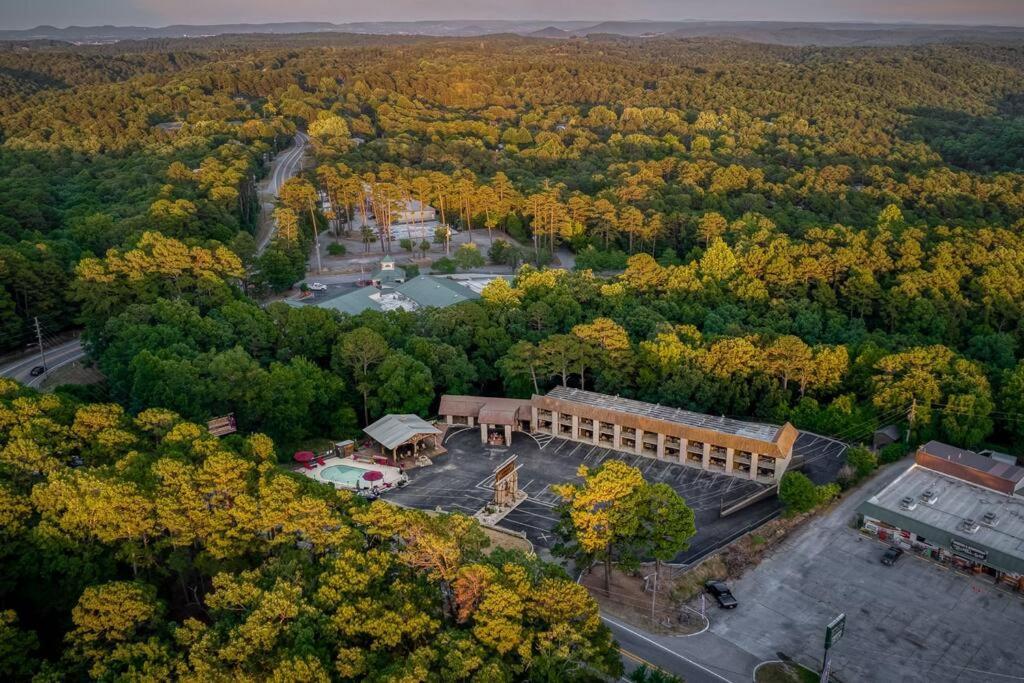 Stonegate Lodge 2 Queen Beds Fast Wifi 50" Tv Salt Water Pool Room #207 Eureka Springs Εξωτερικό φωτογραφία