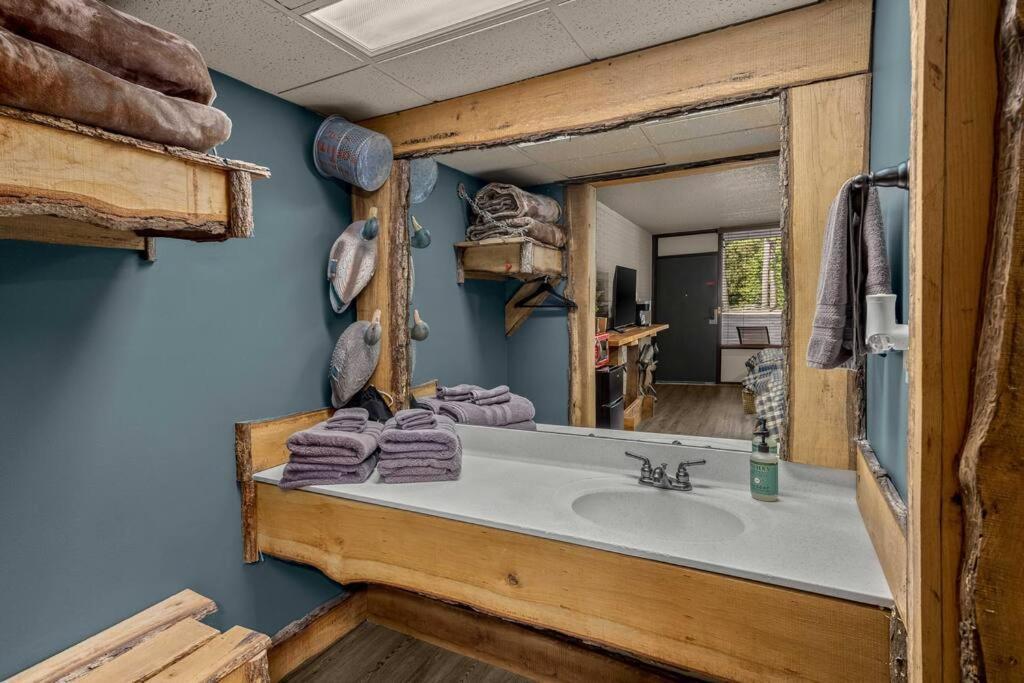Stonegate Lodge 2 Queen Beds Fast Wifi 50" Tv Salt Water Pool Room #207 Eureka Springs Εξωτερικό φωτογραφία