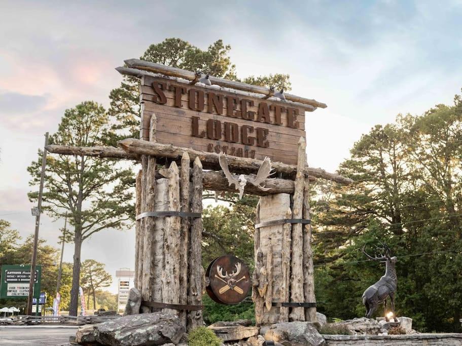 Stonegate Lodge 2 Queen Beds Fast Wifi 50" Tv Salt Water Pool Room #207 Eureka Springs Εξωτερικό φωτογραφία