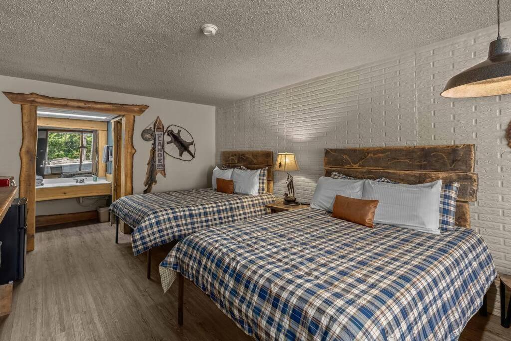 Stonegate Lodge 2 Queen Beds Fast Wifi 50" Tv Salt Water Pool Room #207 Eureka Springs Εξωτερικό φωτογραφία
