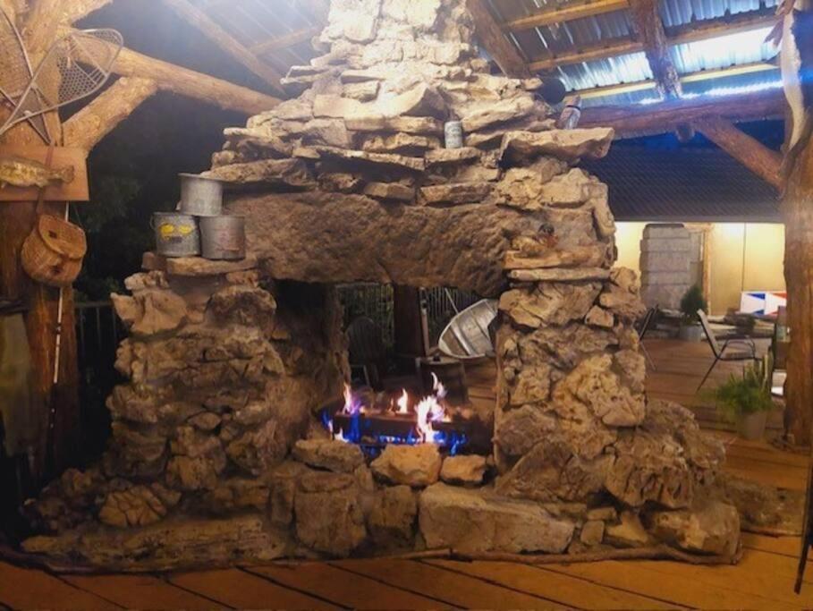Stonegate Lodge 2 Queen Beds Fast Wifi 50" Tv Salt Water Pool Room #207 Eureka Springs Εξωτερικό φωτογραφία