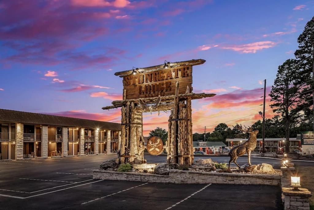 Stonegate Lodge 2 Queen Beds Fast Wifi 50" Tv Salt Water Pool Room #207 Eureka Springs Εξωτερικό φωτογραφία