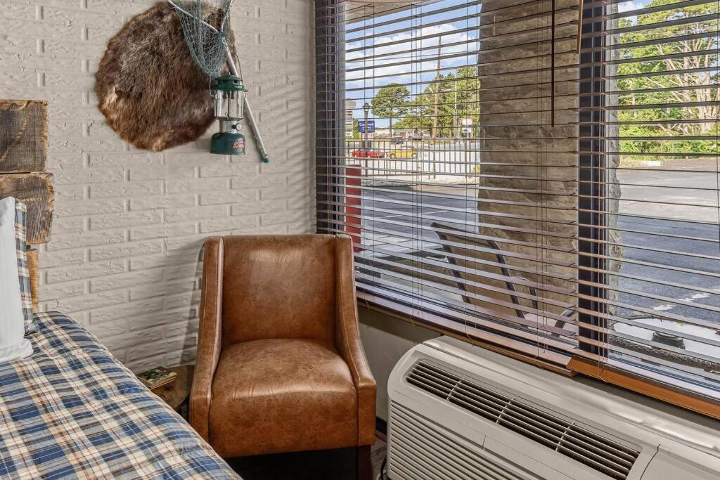 Stonegate Lodge 2 Queen Beds Fast Wifi 50" Tv Salt Water Pool Room #207 Eureka Springs Εξωτερικό φωτογραφία